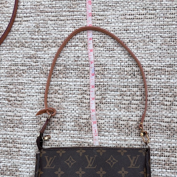 Louis Vuitton Pochette - Picture 12 of 14
